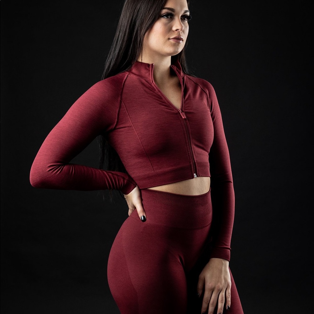 SOLD 🎉Alphalete Amplify Jacket - Bordeaux